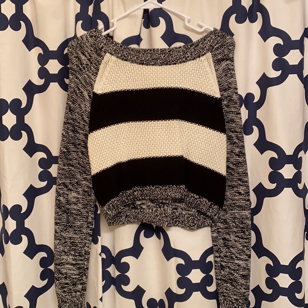 Back & white crop sweater